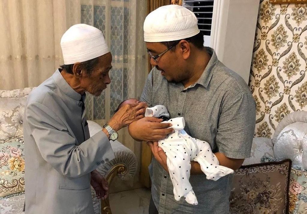 Anwar Sadad bersama KH Nawawi Abdul Jalil