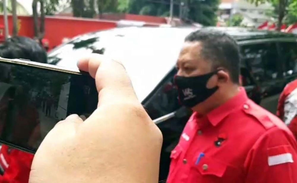 Whisnu Sakti Buana saat tiba di Kantor DPD PDIP Jatim