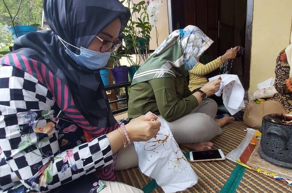 Kerajinan batik di wisata edukasi Kelurahan Dadaprejo, Kecamatan Junrejo, Kota Batu