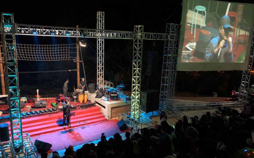 Gus Ipul di sela soft opening Wisata Halal Ngopi Bareng @pintulangit di Pasuruan