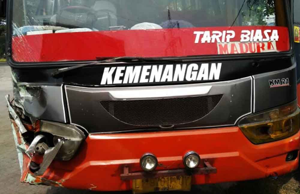 Bus yang terlibat kecelakaan di Pasuruan