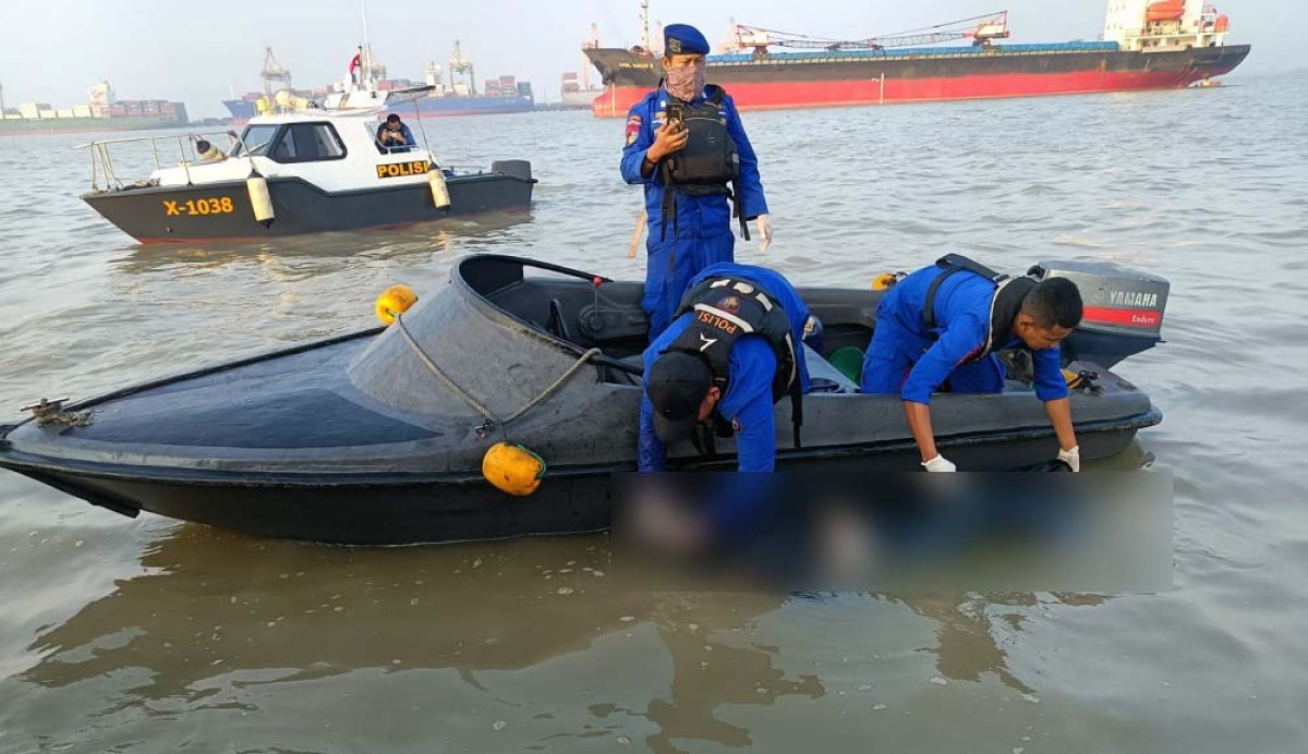 Proses evakuasi korban. (Foto: Humas Polres Bangkalan)