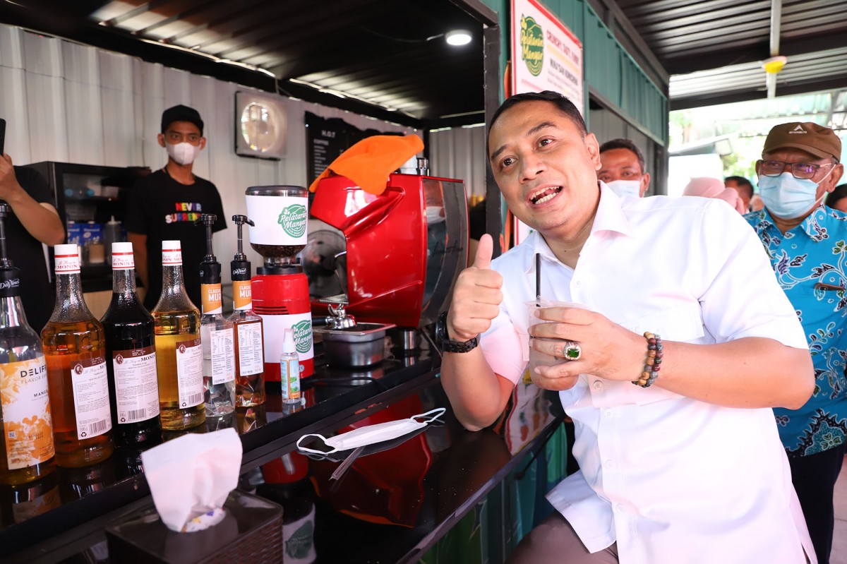 Wali Kota Surabaya Eri Cahyadi berusaha mengoptimalkan lahan padat karya sebagai bagian dari arah pembangunan Pemkot Surabaya. (foto: Humas Pemkot Surabaya for jatimnow.com)