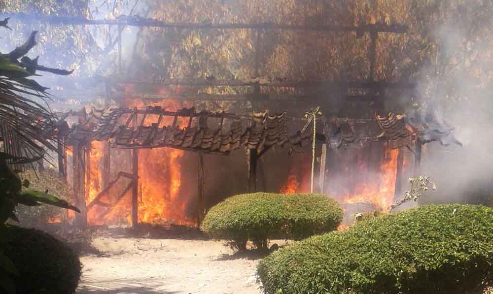 Rumah yang terbakar di Ngawi