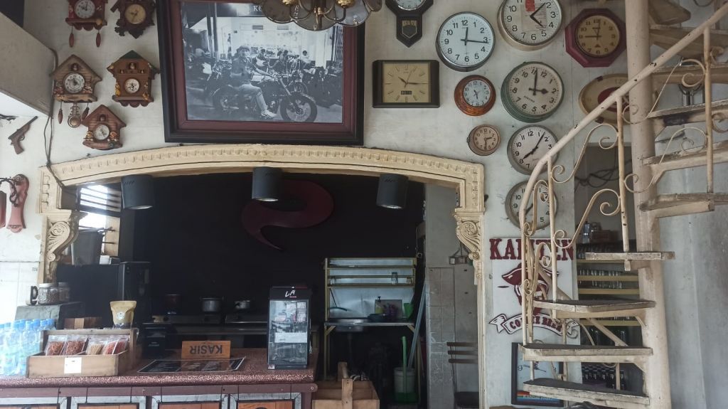 Arsitektur kedai Kopi Lonceng, Malang. (Foto: Arina Pramudita/jatimnow.com)