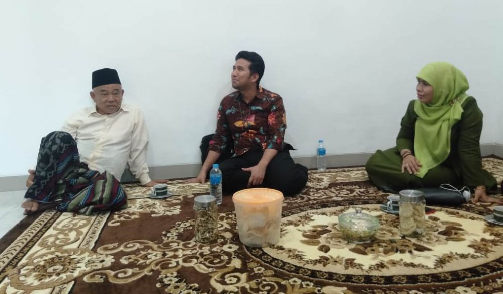 KH Asep Syaifuddin Chalim, Wakil Gubernur (Wagub) Emil Dardak dan Dwi Astutik pada pertemuan Kamis (19/9) malam /Foto: Istimewa