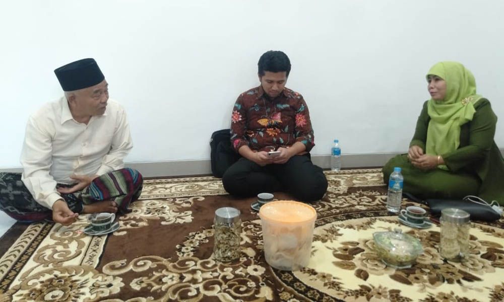 KH Asep Syaifuddin Chalim, Wagub Jatim Emil Dardak dan Bacawawali Surabaya Dwi Astutik pada pertemuan Kamis (19/9) malam /Foto: Istimewa