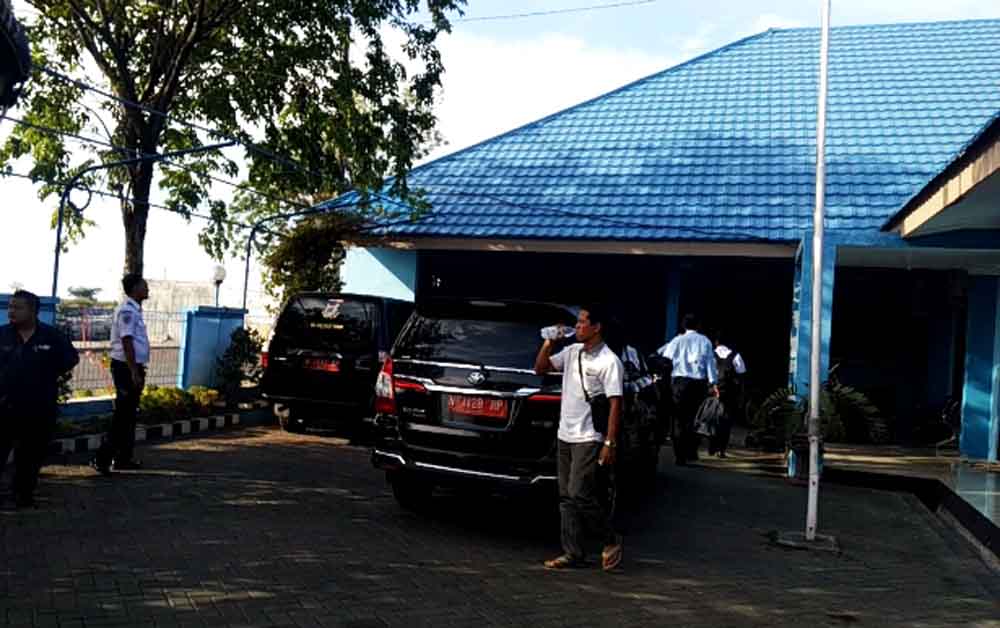 Tim KNKT melakukan pendalaman kapal tenggelam KM Multi Prima 1 di KSOP Tanjung Tembaga Probolinggo