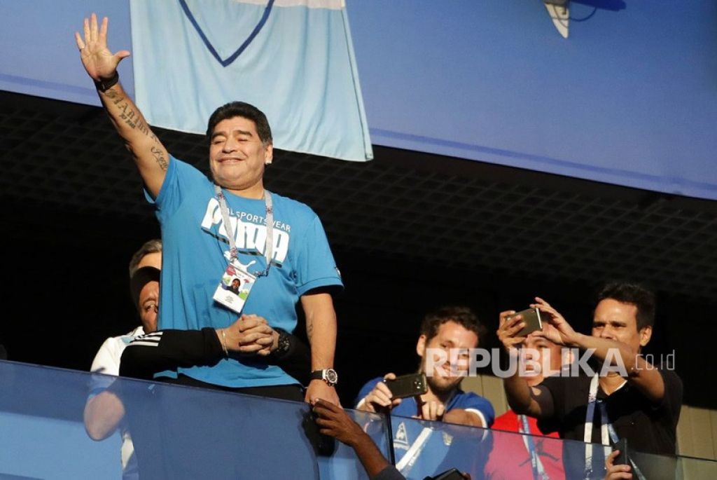 Legenda sepak bola Argentina Diego Maradona (Foto: AP/Petr David Josek via Republika)