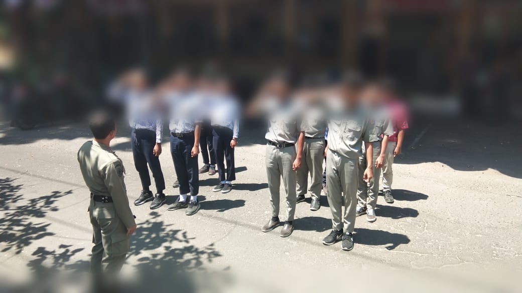 12 pelajar di Magetan saat diminta menghormat bendera merah putih di Mako Satpol PP.