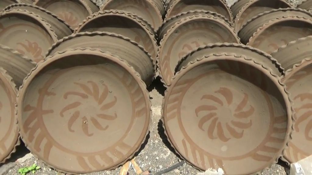 Kerajinan cobek di Kelurahan Randusari, Kota Pasuruan.