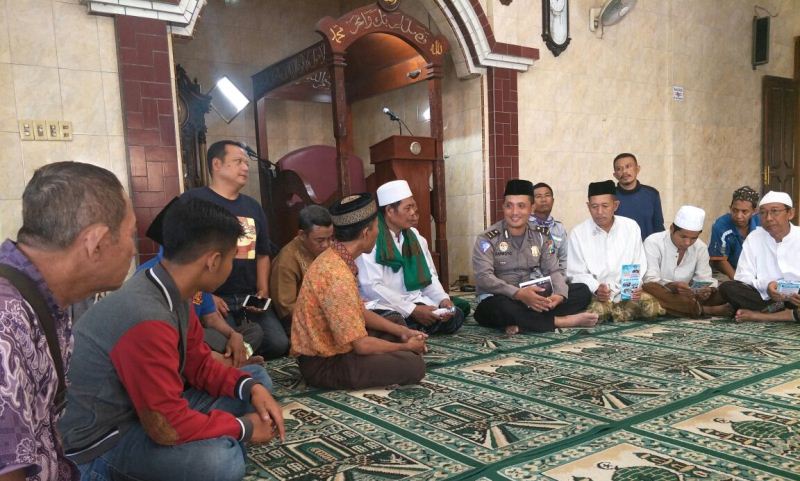 Ketika polisi sobo masjid sosialisasi Operasi Patuh Semeru 2018