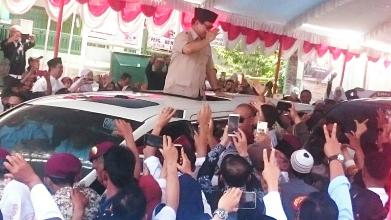 Prabowo saat berkunjungan ke Kompleks Makam Gubernur Suryo, Rabu (31/10/2018).