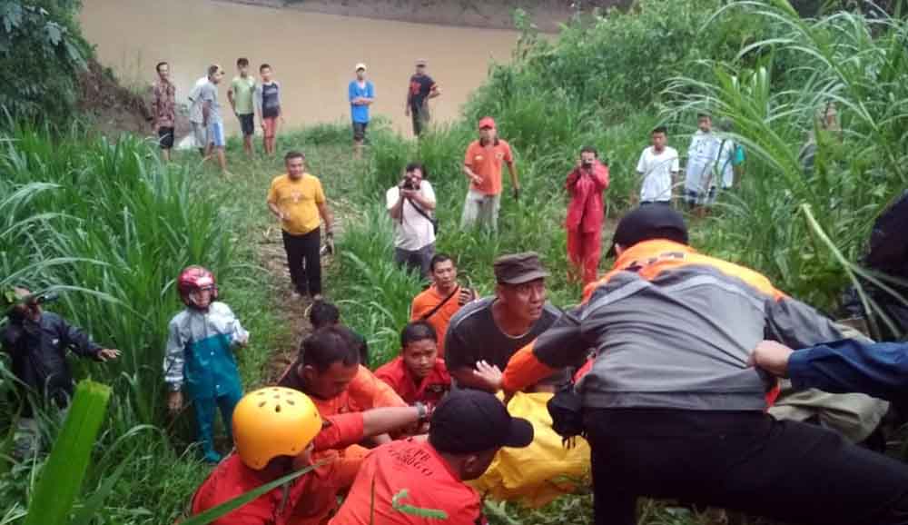 Satu santri ditemukan dengan kondisi tewas di Sungai Tempuran Ponorogo