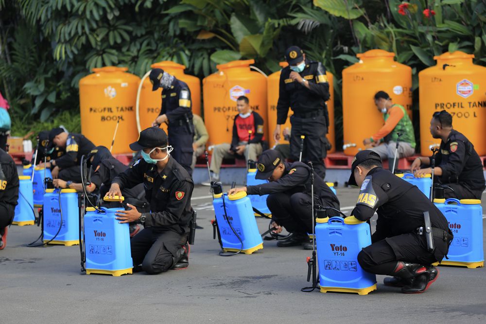Pembagian alat penyemprot dan profil tank ke kelurahan dan kecamatan di Surabaya