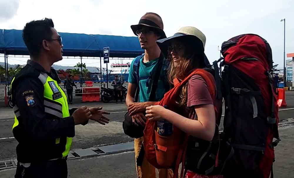 Salah satu wisatawan asing yang menyeberang ke Banyuwangi